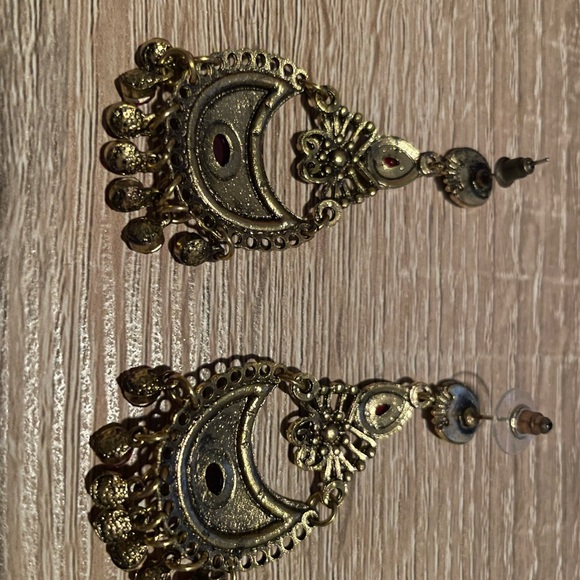 Indian style dangle earrings - Picture 3 of 3